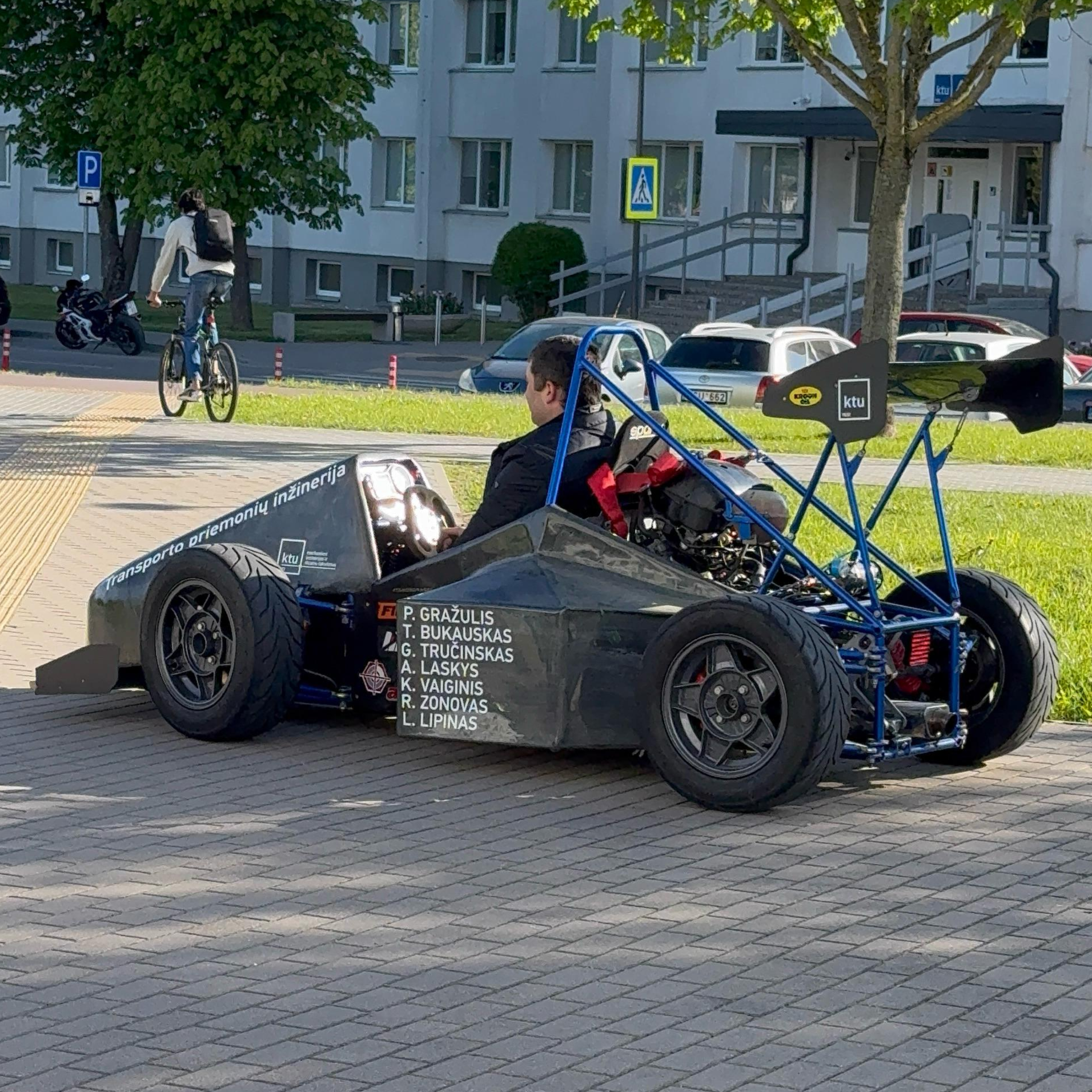 Team building the race car
